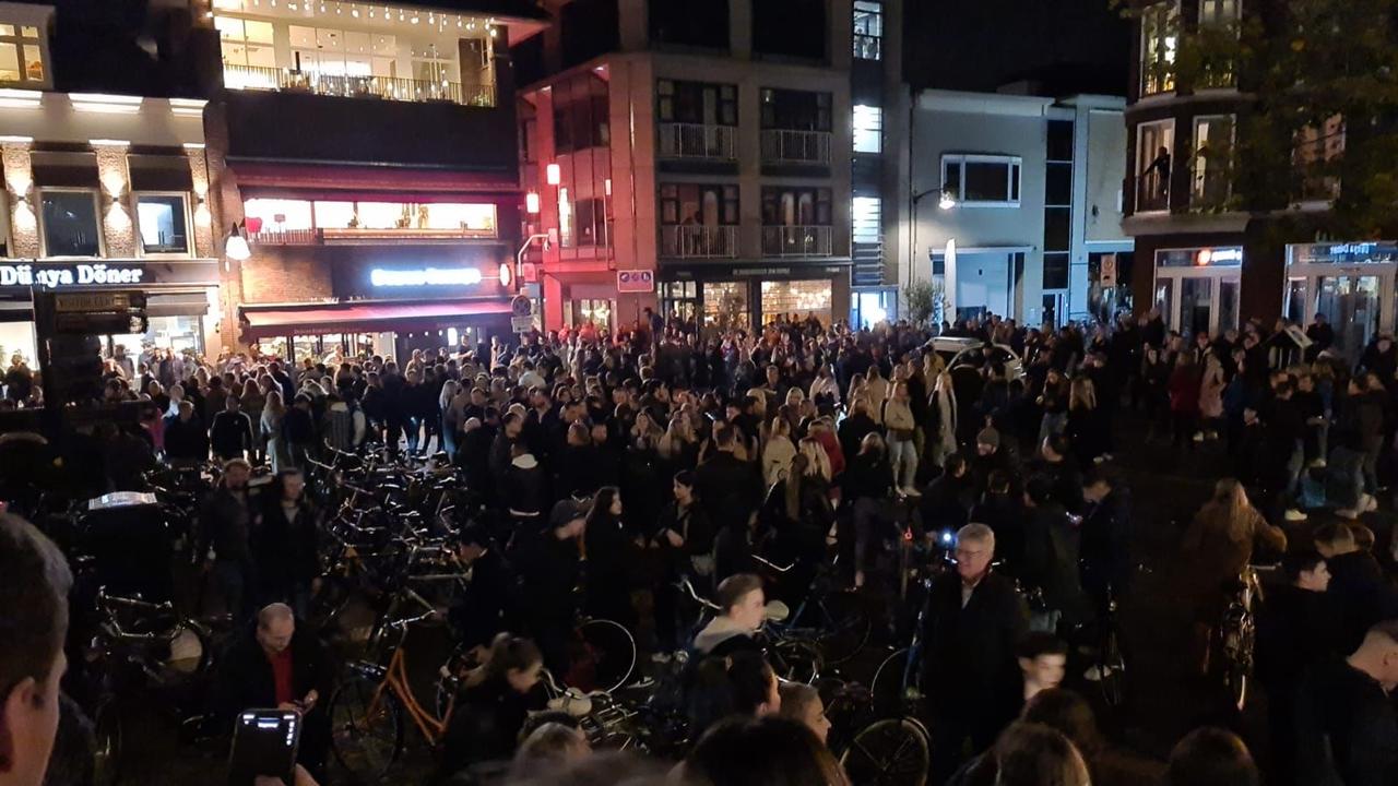 Dense crowds occupied the main square in Leeuwarden. Picture: Twitter @DunK_058.