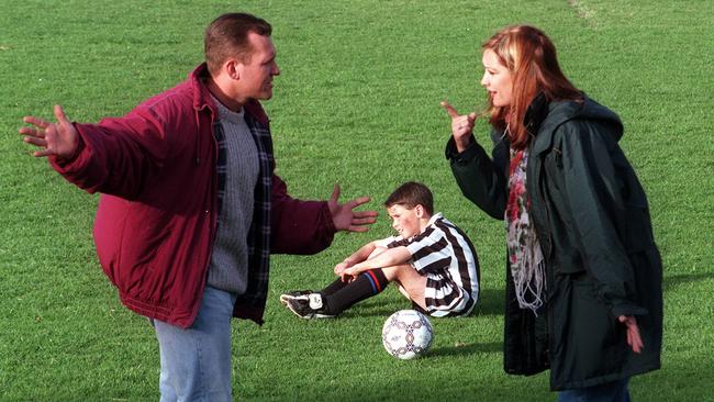 12/06/1998 PIRATE: Generic photo of man and woman portraying angry parents for story on abusive school sport parents. rage anger violence family soccer