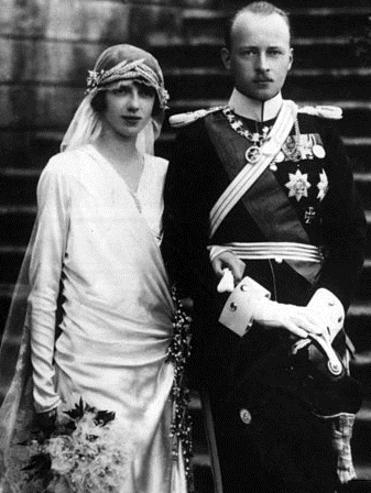 Princess Mafalda of Savoy posing with her husband Philip of Hesse on their wedding day.