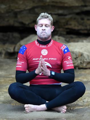 Mick Fanning prepares for his winning quarterfinal.