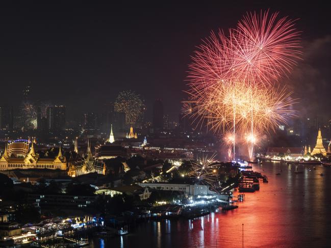 Fireworks explode over the Chaoprayah River during the new year celebration on January 01, 2025 in Bangkok, Thailand. Picture: Sirachai Arunrugstichai/Getty Images