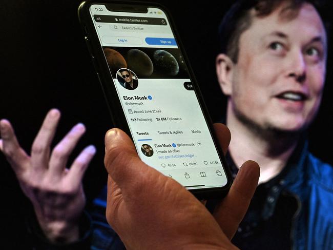 Musk target Twitter in hiring freeze; key execs quit