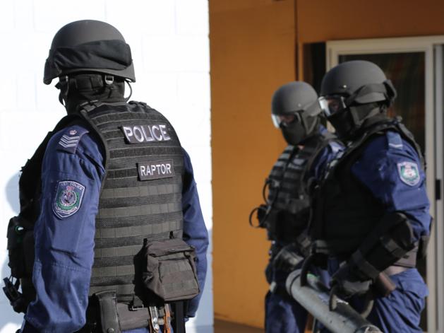 Police Media Image. Major interstate police crackdown on bikies – Tweed-Byron LAC . A major 10-day joint police crackdown on outlaw motorcycle gangs (OMCGs) operating along the NSW-Queensland border has resulted in the seizure of firearms, drugs and cash, and the shutdown of two OMCG clubhouses. The operation, which involved officers from the NSW Police Force, the Queensland Police Service and the Australian Federal Police, commenced on Tuesday 11 March 2014 and concluded yesterday (Thursday 20 March 2014).