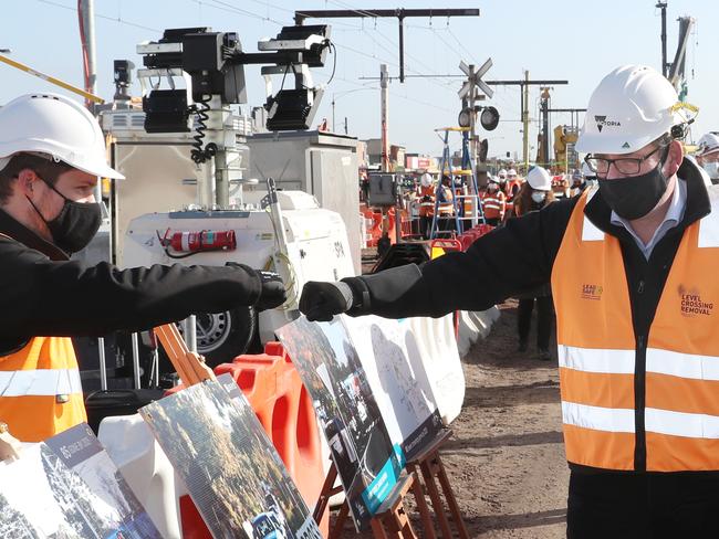 MELBOURNE, AUSTRALIA - NewsWire Photos, JULY 29, 2021.  The Victorian Premier, Daniel Andrews  and Minister for Transport Infrastructure, Jacinta Allan hold a press conference at the removal of Edithvale level crossing boom gates. Picture David Crosling/ POOL via NCA NewsWire