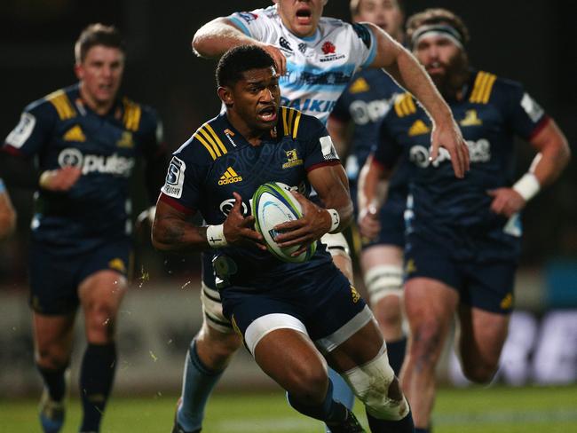 Waisake Naholo of the Highlanders makes a break against the Waratahs on Friday night. Picture: Getty Images