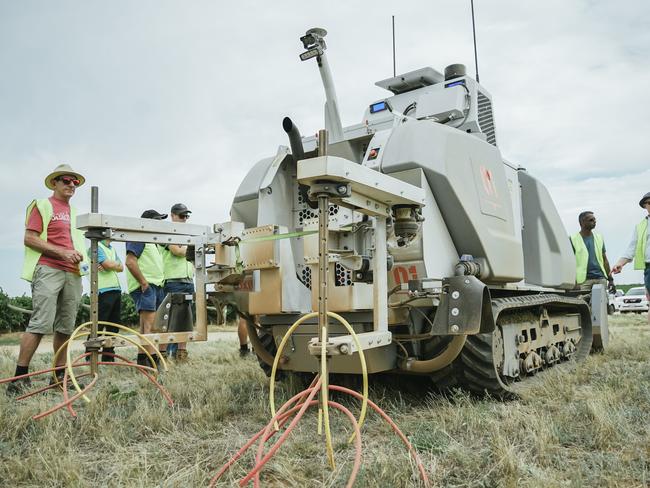 Duxton Vineyards has teamed up with Wine Australia and Smart Machine for the Australia-first trial of OXIN, the world's first fully autonomous robotic vineyard tractor.