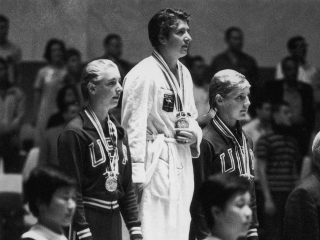 Dawn Fraserafter winning the 100 metres freestyle at the Tokyo Olympics. Picture: Keystone/Hulton Archive/Getty Images)