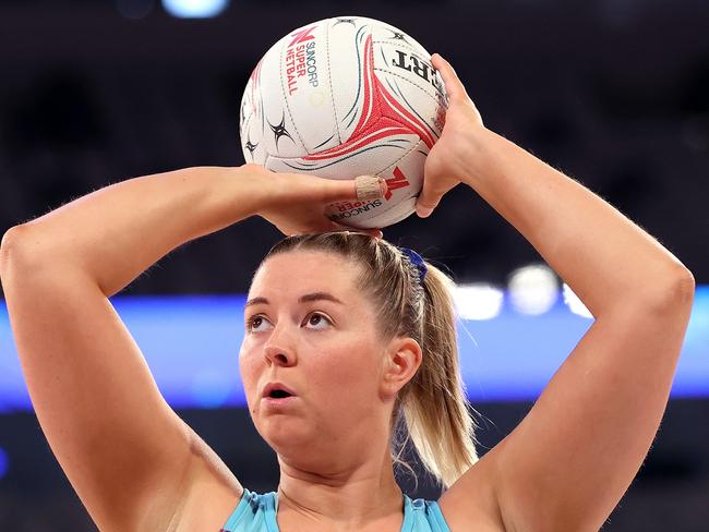 MELBOURNE, AUSTRALIA - JUNE 02: Eleanor Cardwell of the Mavericks warms up during the round eight Super Netball match between Melbourne Mavericks and NSW Swifts at John Cain Arena, on June 02, 2024, in Melbourne, Australia. (Photo by Kelly Defina/Getty Images)