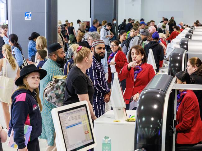 MELBOURNE, AUSTRALIA - Newswire Photos September 15, 2023: People queing at Melbourne domestic airport departures ahead of the school holidays. Picture NCA NewsWire / Aaron Francis