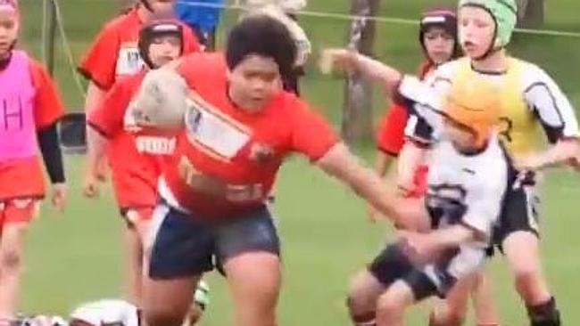 Nine-year-old Meaalofa Te’o palms a defender.