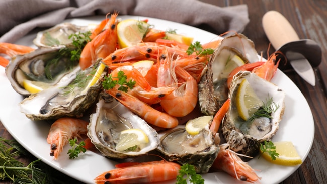 No Aussie Christmas is complete without a plate of cooked prawns on ice. Image: iStock