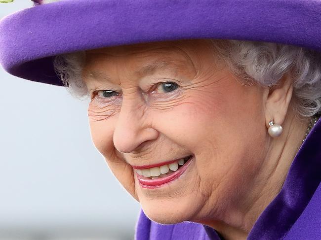 Britain's Queen Elizabeth II attends the Commissioning Ceremony for the Royal Navy aircraft carrier HMS Queen Elizabeth at HM Naval Base in Portsmouth, southern England on December 7, 2017.  Her Majesty The Queen, accompanied by Her Royal Highness The Princess Royal, attended the Commissioning Ceremony of the aircraft carrier HMS Queen Elizabeth, the largest warship ever built for the Royal Navy.  / AFP PHOTO / POOL / Chris Jackson