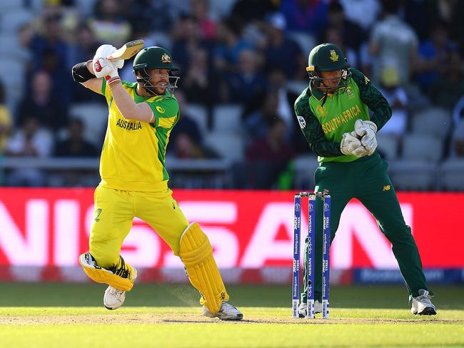 (L-R) David Warner and Quinton de Kock are set to resume hostilities. Picture: Clive Mason/Getty Images