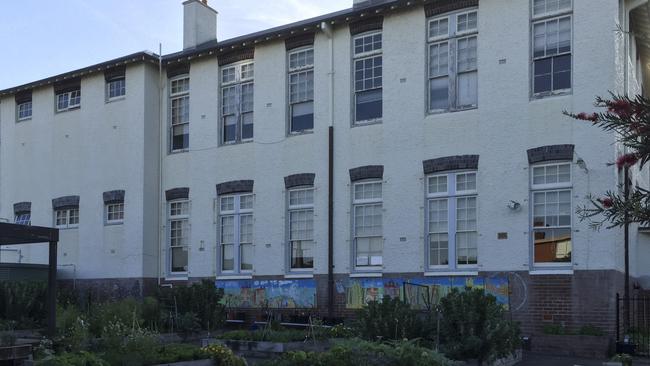 The top level of the building is still being used as the Bondi regional office despite parents saying the space is desperately needed for classrooms