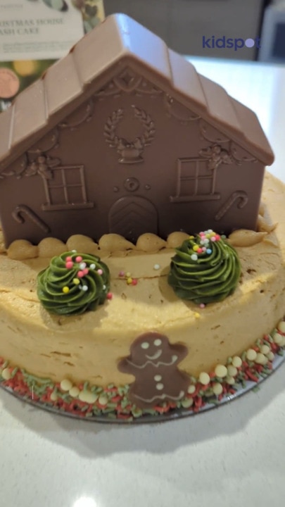 Festive fun with the Woolworths Christmas Smash Cake!