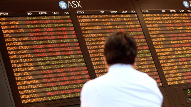 A man studies a fluctuating Australian Securities Exchange board in Melbourne, after Australia's central bank slashed interest rates by a full 100 basis points amid fears of a global slowdown sparked by the US-based financial crisis, 07/10/2008.