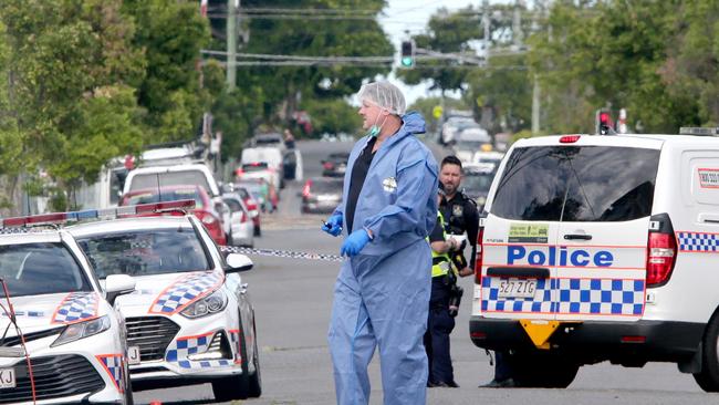 Police attend the scene of a homicide in Ronald St Wynnum, on Wednesday January 6th 2021. Picture: Steve Pohlner