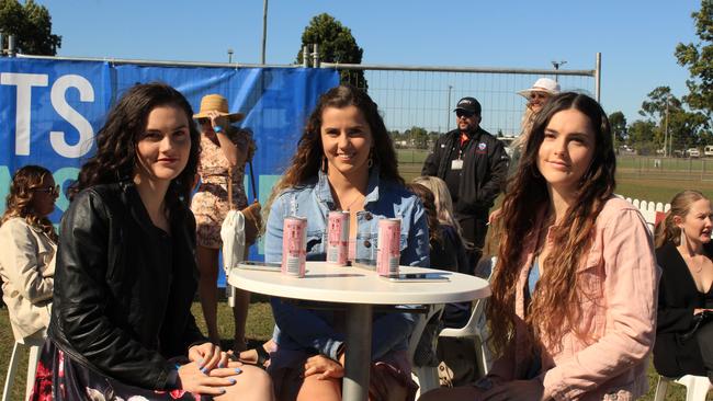 POP UP POLO BUNDABERG 2021: Emma Augustin, Leila Frisby and Sarah.