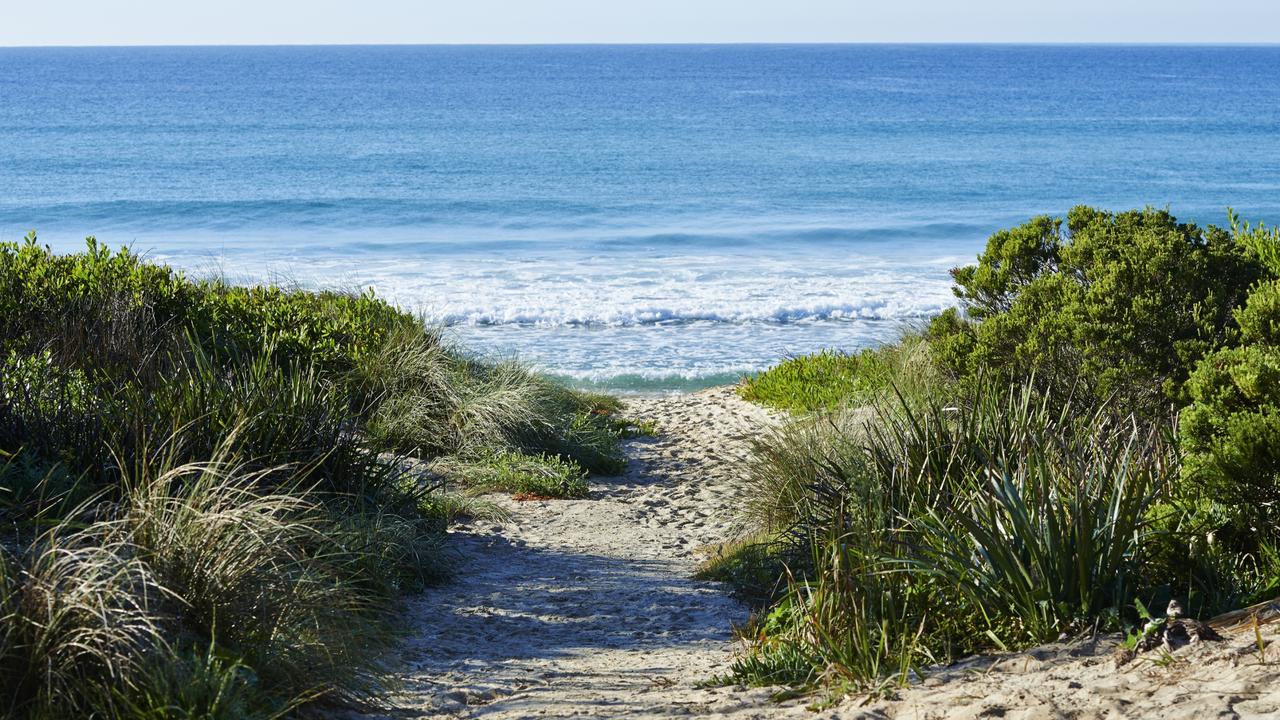 Man dies after getting into difficulty off south coast beach