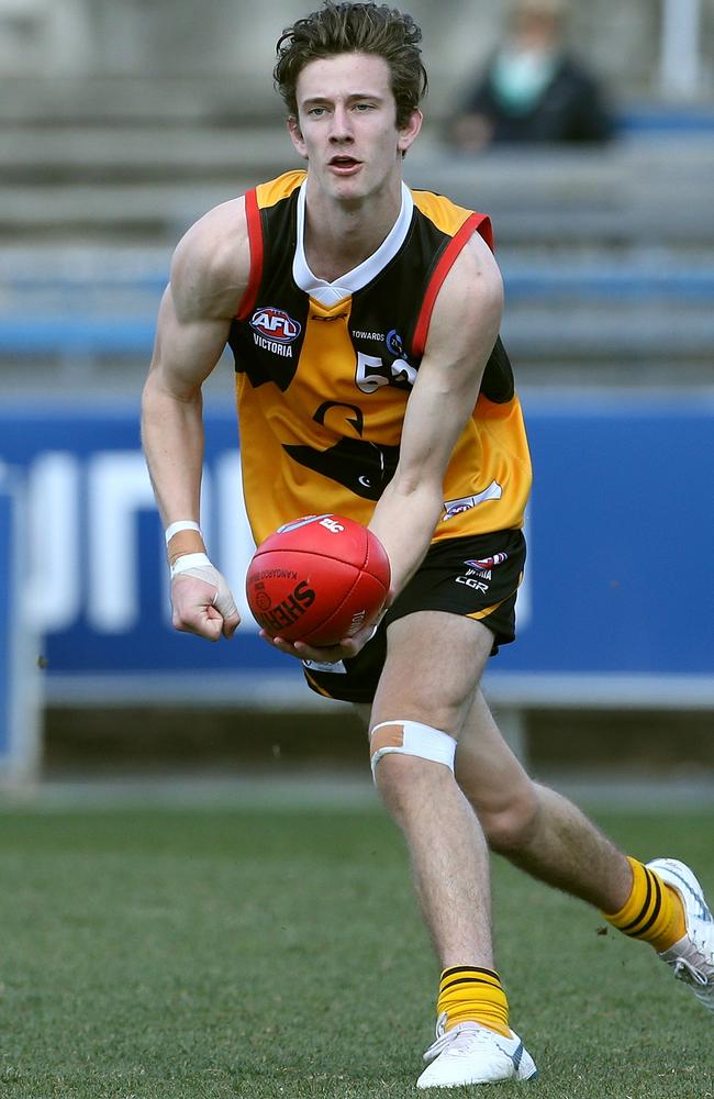 Stingray Sam Sturt shoots out a handball.