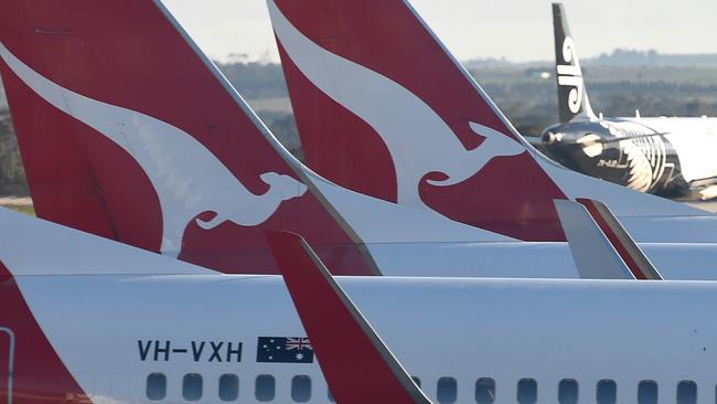 A worker checks the wings for ice. Qantas planes, Melbourne airport. Melbourne has shivered through a cold Winter's morning. Picture: Nicole Garmston