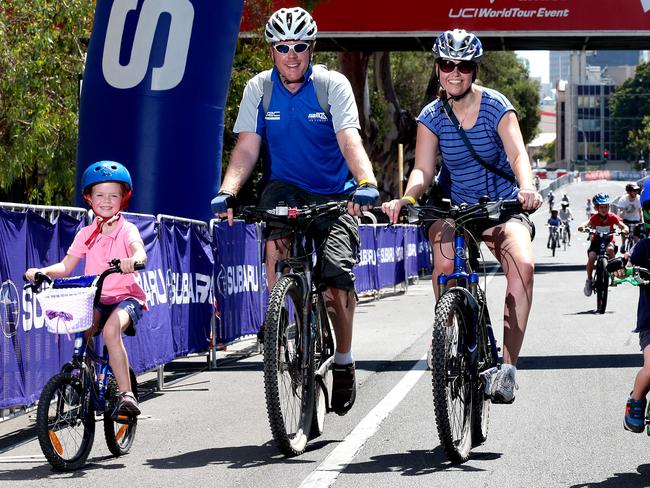 17/01/16 Hannah, Andrew, Susan and Joel ride the Bupa Family Ride in Adelaide's East End. photo Calum Robertson