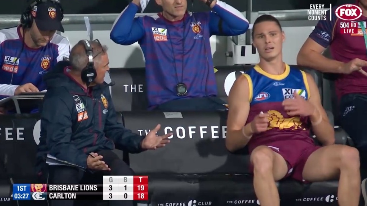 Eric Hipwood made a bizarre set shot decision against Carlton.