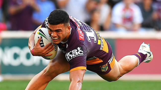 BRISBANE, AUSTRALIA — SEPTEMBER 09: David Fifita of the Broncos scores a try during the NRL Elimination Final match between the Brisbane Broncos and the St George Illawarra Dragons at Suncorp Stadium on September 9, 2018 in Brisbane, Australia. (Photo by Albert Perez/Getty Images)