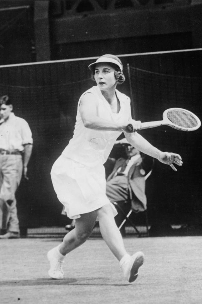 7. Helen Wills (USA) — 19 major titlesWills was women's number one for eight years in the 1920s and 30s, managing to win every singles set she played between 1926 and 1932. She collected two gold medals at the 1924 Olympics in Paris, and was a seven-time US Open champion and eight-time Wimbledon winner.