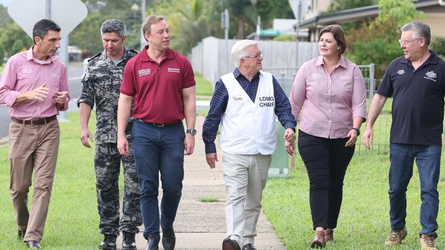 Premier Steven Miles and Federal Minister Murray Watt pictured in Cairns with emergency response co-ordinators. Picture: Annette Dew