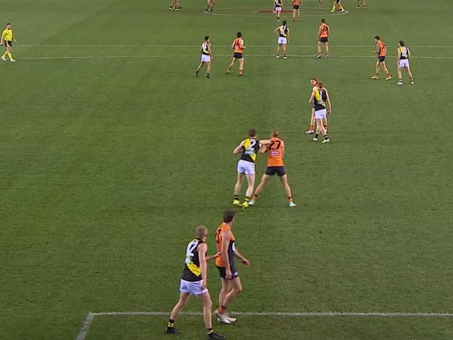 Dylan Grimes made contact with Harry Himmelberg. Photo: Kayo.