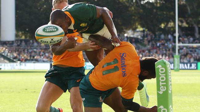 ADELAIDE, AUSTRALIA - AUGUST 27:  Makazole Mapimpi of the Springboks is tackled by Marika Koroibete of the Wallabies during The Rugby Championship match between the Australian Wallabies and the South African Springboks at Adelaide Oval on August 27, 2022 in Adelaide, Australia. (Photo by Mark Kolbe/Getty Images)