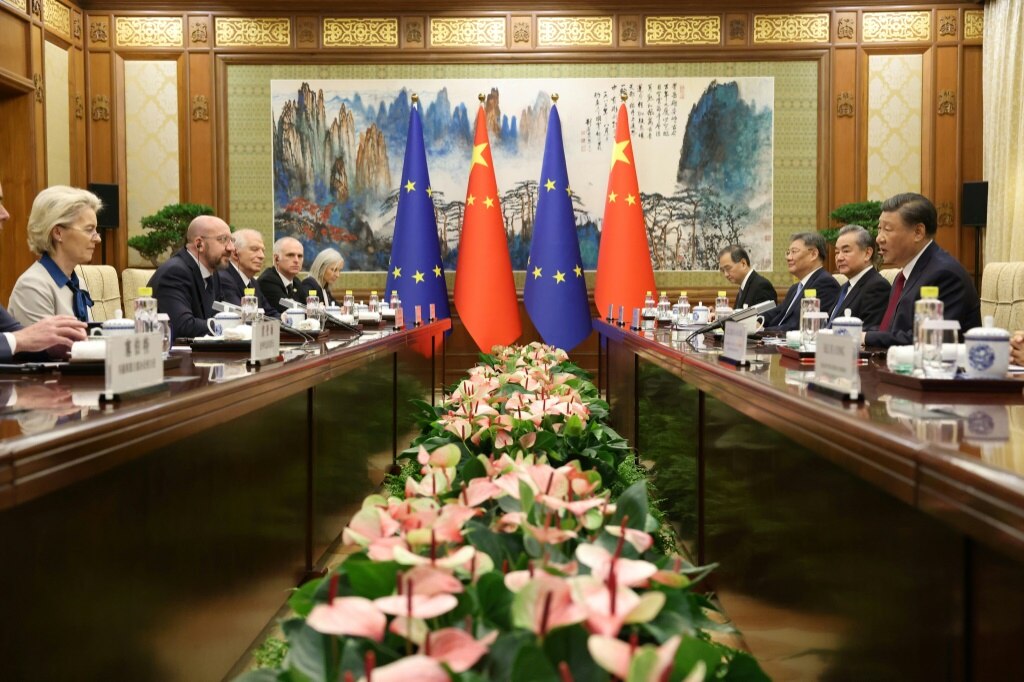 UE mówi Chinom, że należy zająć się „różnicami”.