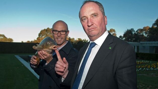 Deputy Prime Minister Barnaby Joyce, right, with “Carpinator” Matt Barwick and a carp, left.