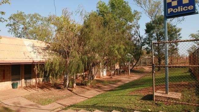 Wadeye generic shots _ Police station with Sergent Shane Taylor