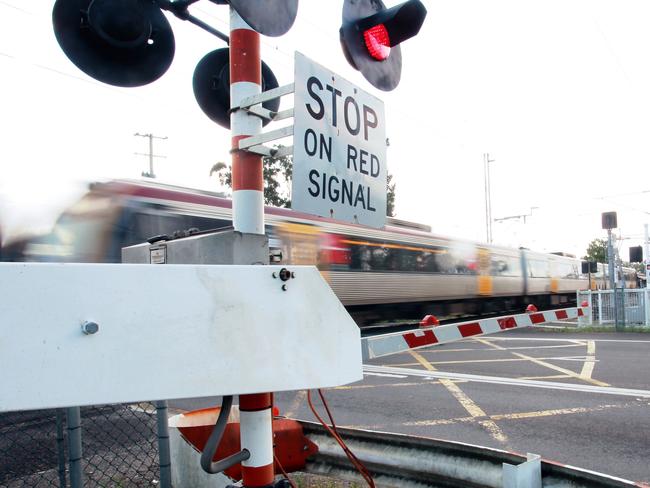 Landsborough railway crossing - Ahead of the school holidays, Queensland Rail is pleading with motorists and pedestrians across the state to stay focused and not gamble with lives at railway crossings.Photo: Brett Wortman / Sunshine Coast Daily