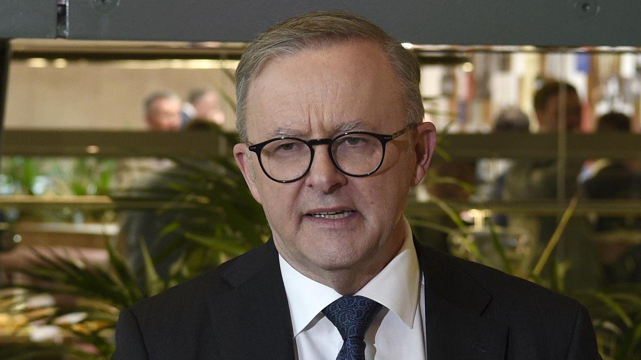 Albanese weighs in on Qantas flight credit saga | news.com.au ...