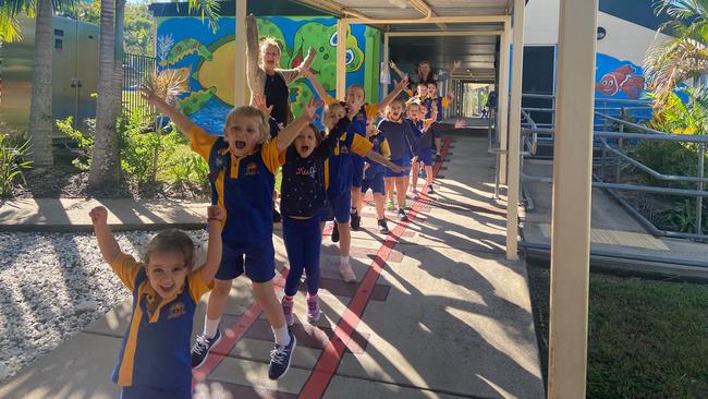 SCHOOL’S BACK: Seaforth State School preppies and year one students (from front): Phoebe Doumergue, Roco Carey, Isabella Sheriden, Sophie Broekman, Knox Chidley, Nicolas Doumergue, Caitlin Pearce, Imogen du-Plessis, Michael Mears, Flynn Kelly and Nate Hocking with teachers Lara Wright and Justine Mayes. Picture: Contributed.