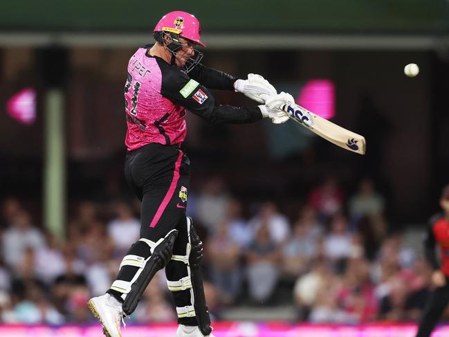 SYDNEY, AUSTRALIA - DECEMBER 16:  Moises Henriques of the Sixers bats during the BBL match between Sydney Sixers and Melbourne Renegades at Sydney Cricket Ground, on December 16, 2024, in Sydney, Australia. (Photo by Matt King/Getty Images)