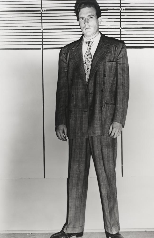  Lawrence Tierney in a publicity still for the 1945 film Dillinger. 