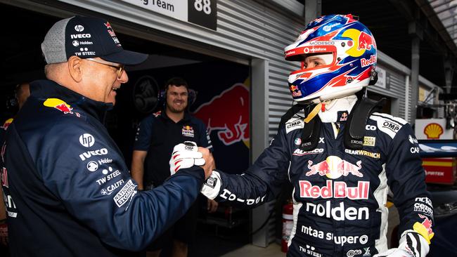 Roland Dane of Triple Eight engineering congratulates Jamie Whincup after claiming pole for race 2. Picture: Getty Images