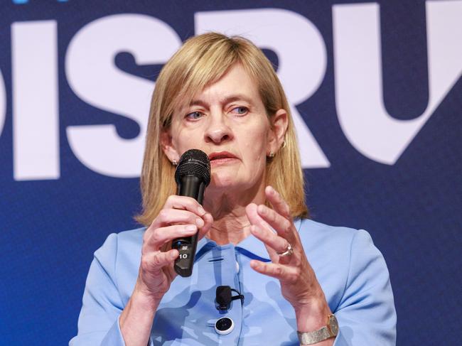 21/11/2023  ASIC deputy chair Sarah Court during the ASIC annual forum at the Sofitel in Melbourne. Aaron Francis / The Australian