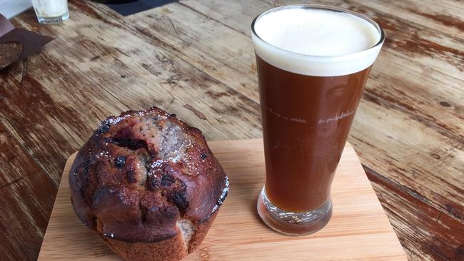 That’s no glass of stout, that’s a nitro coffee (with mixed berries muffin).