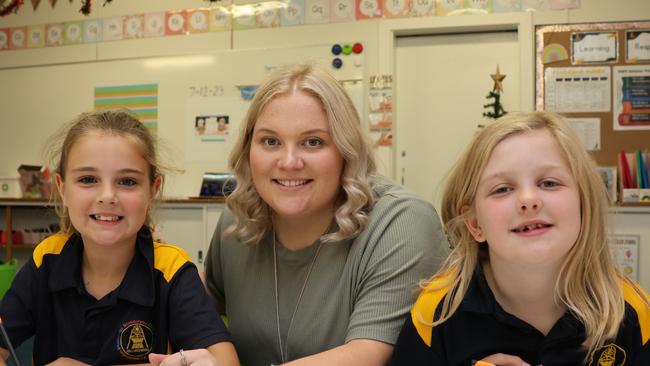 Wallaroo Mines Primary School teacher Chloe Adams with students Lara White (left) and Avah Whyman (right). Photographer Will Hunter, Yorke Peninsula Country Times