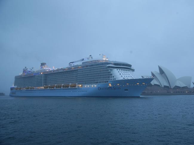 cruise ship leaving circular quay today