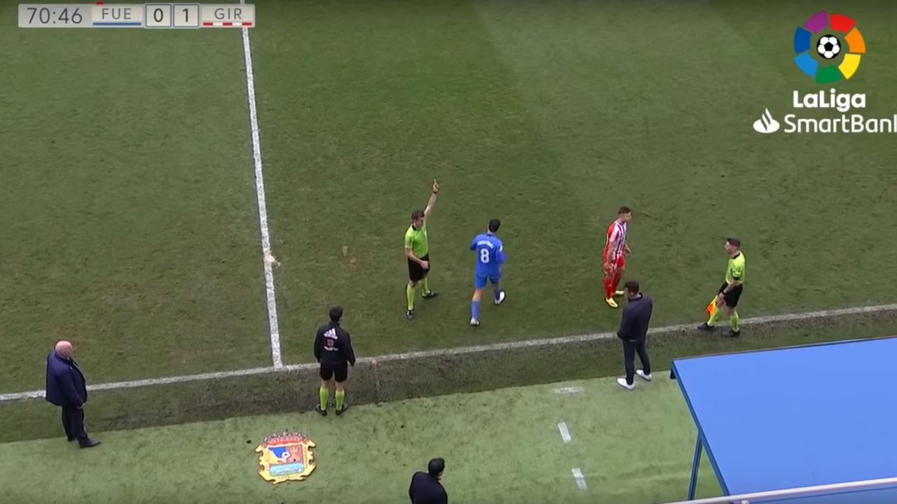 It was sheer madness in Spain's second division with this double red card.