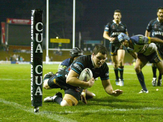 A 22-year-old Gordon scores for Penrith in 2006.