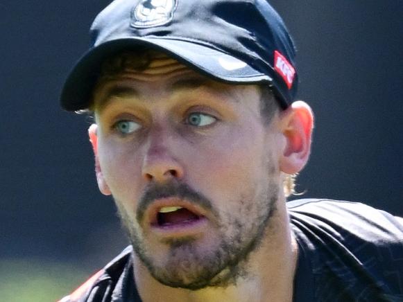 MELBOURNE, AUSTRALIA - NOVEMBER 11: Harry Perryman of the Magpies handballs during a Collingwood Magpies AFL training session at Olympic Park Oval on November 11, 2024 in Melbourne, Australia. (Photo by Quinn Rooney/Getty Images)