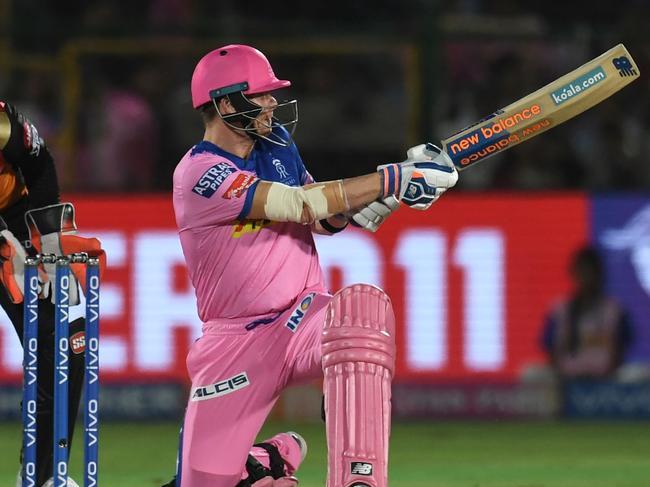 Rajasthan Royals captain Steve Smith (R) plays a shot during the 2019 Indian Premier League (IPL) Twenty20 cricket match between Rajasthan Royals and Sunrisers Hyderabad at the Sawai Mansingh Stadium in Jaipur on April 27, 2019. (Photo by Money SHARMA / AFP) / ----IMAGE RESTRICTED TO EDITORIAL USE - STRICTLY NO COMMERCIAL USE-----