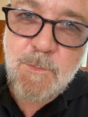 Russell Crowe shaves off his “Zeus” beard. Picture: Twitter